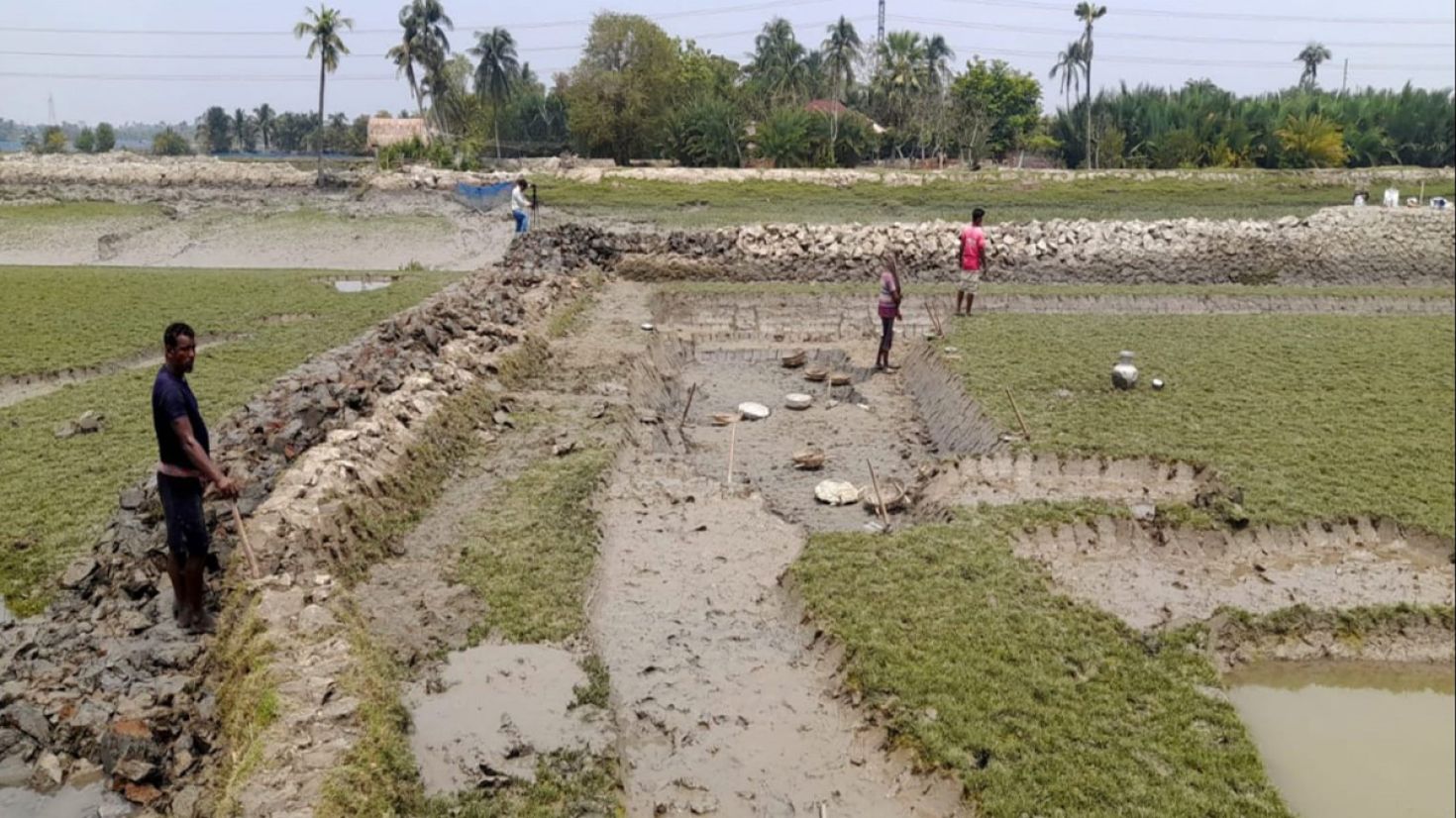 মোংলা-ঘোষিয়াখালী চ্যানেলের তীরভূমি দখলের মহোৎসব