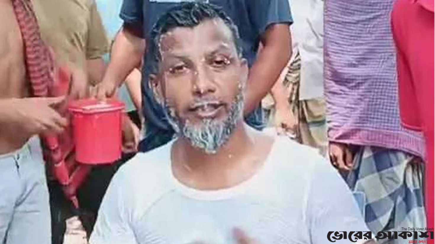 দুধ দিয়ে গোসল করলেন বিএনপি নেতা