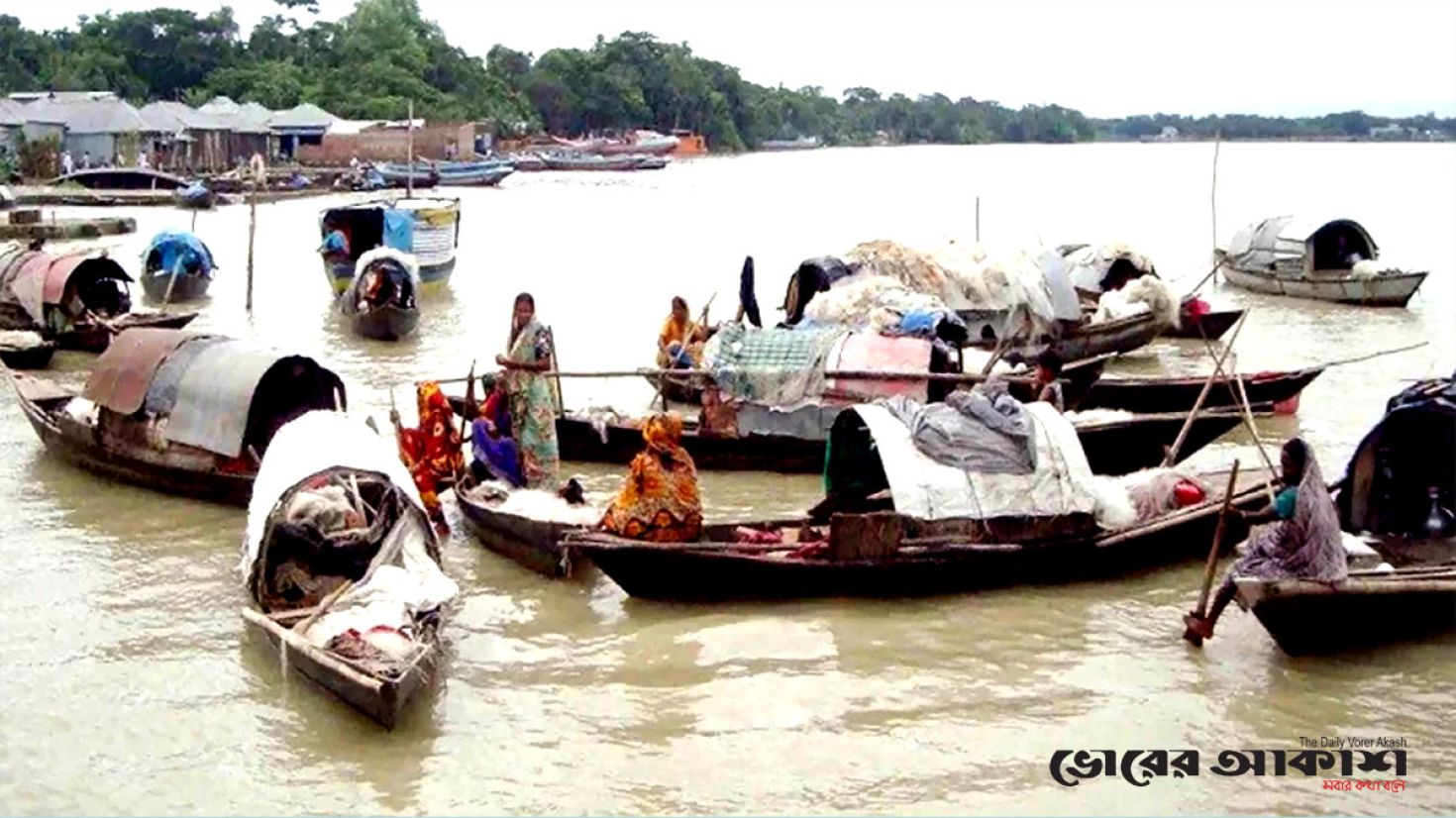 ভিটেমাটিহীন ভাসমান জেলেরা,নৌকাতেই জন্ম-মৃত্যু