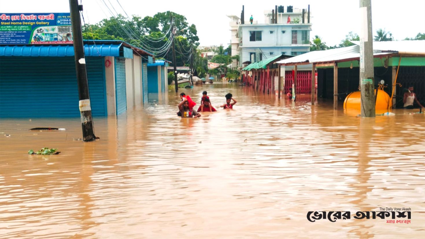 খাগড়াছড়িতে টানা বর্ষণে নিম্নাঞ্চল প্লাবিত, পাহাড় ধসে আহত-১