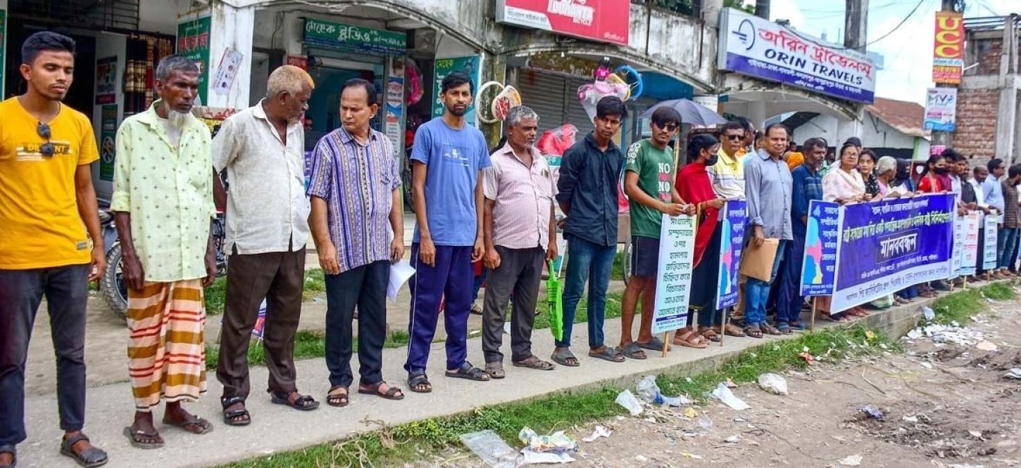 গণতান্ত্রিক-অসাম্প্রদায়িক ও মানবিক রাষ্ট্র বিনির্মাণের দাবিতে সুজনের মানববন্ধন