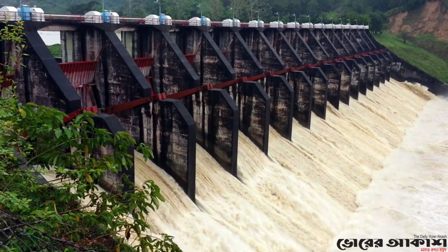 রাত ১০টায় খুলে দেওয়া হবে কাপ্তাই বাঁধের জলকপাট