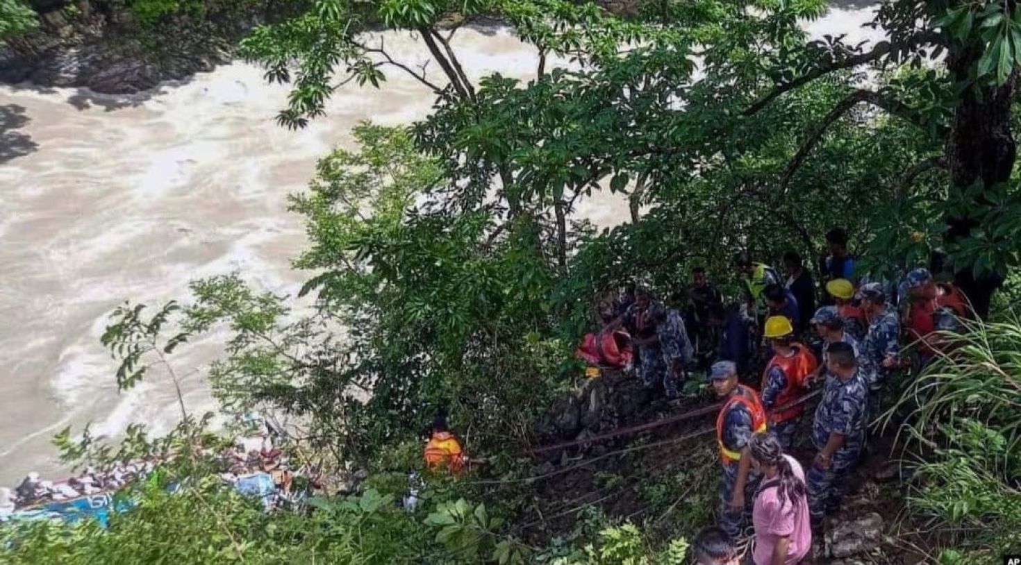 নেপালে ভারতীয় তীর্থযাত্রীদের নিয়ে একটি বাস খাদে ২৭ জনের মৃত্যু