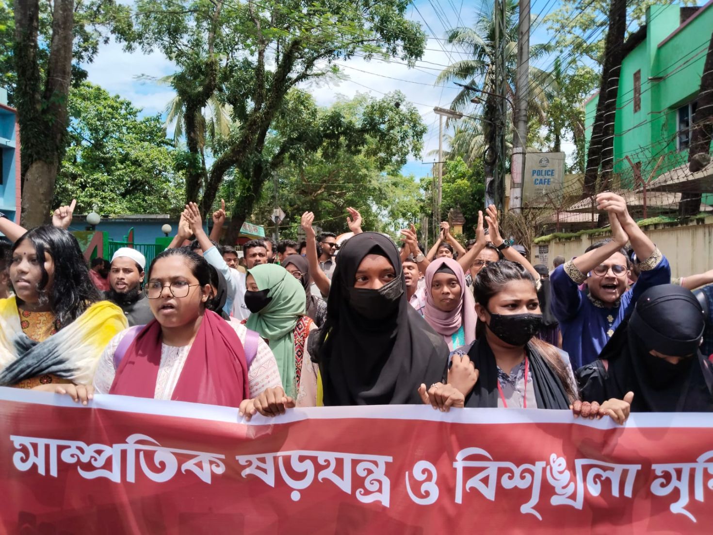 সুনামগঞ্জে বৈষম্যবিরোধী ছাত্র
আন্দোলনের প্রতিবাদ মিছিল