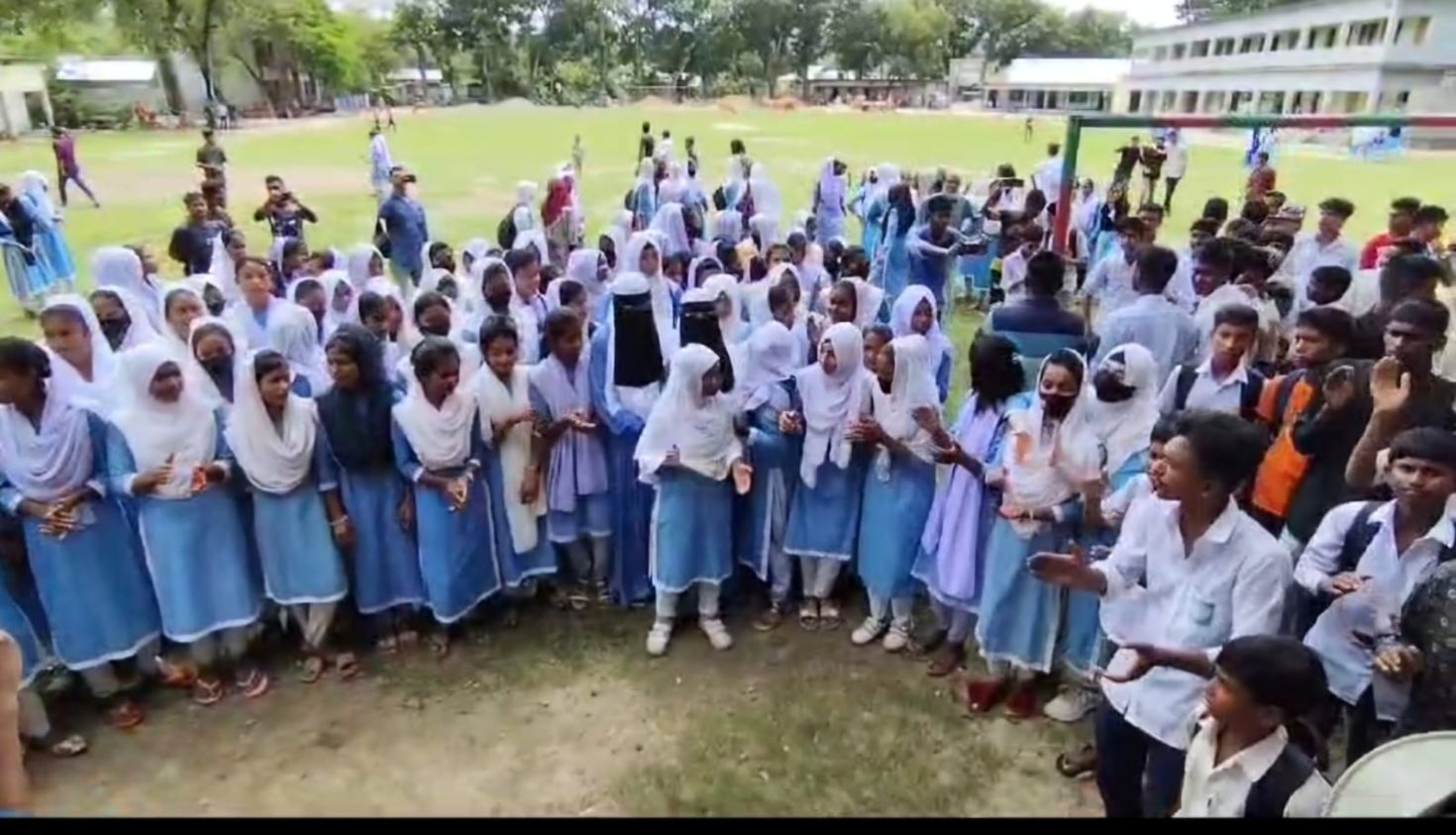 বাংলাদেশ উচ্চ বিদ্যালয় প্রধান শিক্ষকের পদত্যাগের দাবিতে বিক্ষোভ