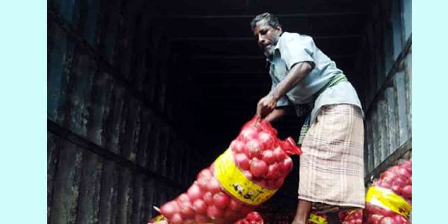 চট্টগ্রাম বন্দরে টনে টনে ঢুকছে চীন-পাকিস্তান-মিসরের পেঁয়াজ