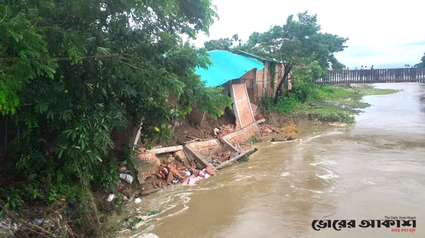 বাঁকখালী নদী পাড়ে ভয়াবহ ভাঙন