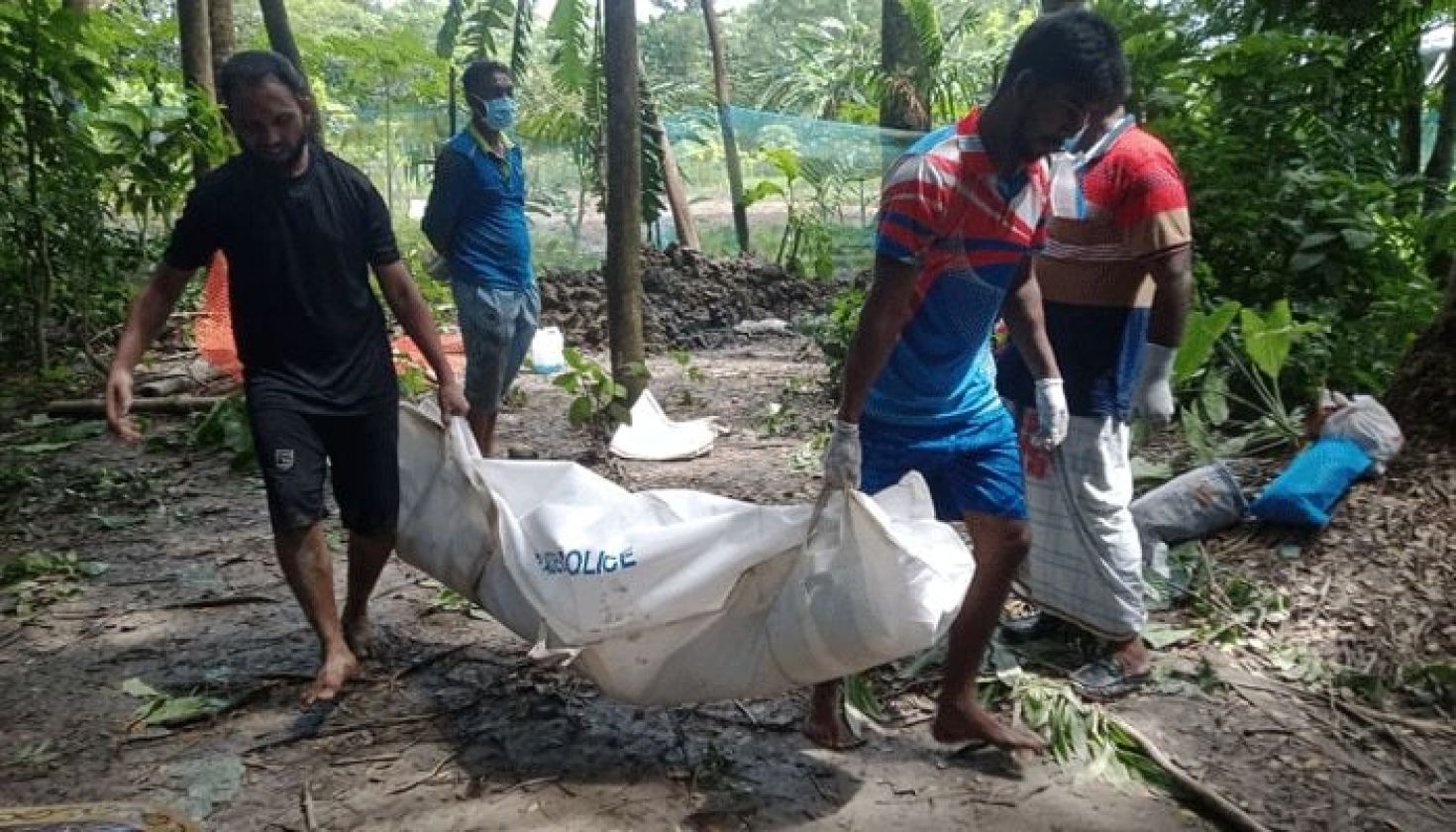 দাফনের ৫৫ দিন পর কবর থেকে তোলা হলো ছাত্র আন্দোলনে নিহত ফারুকের মরদেহ