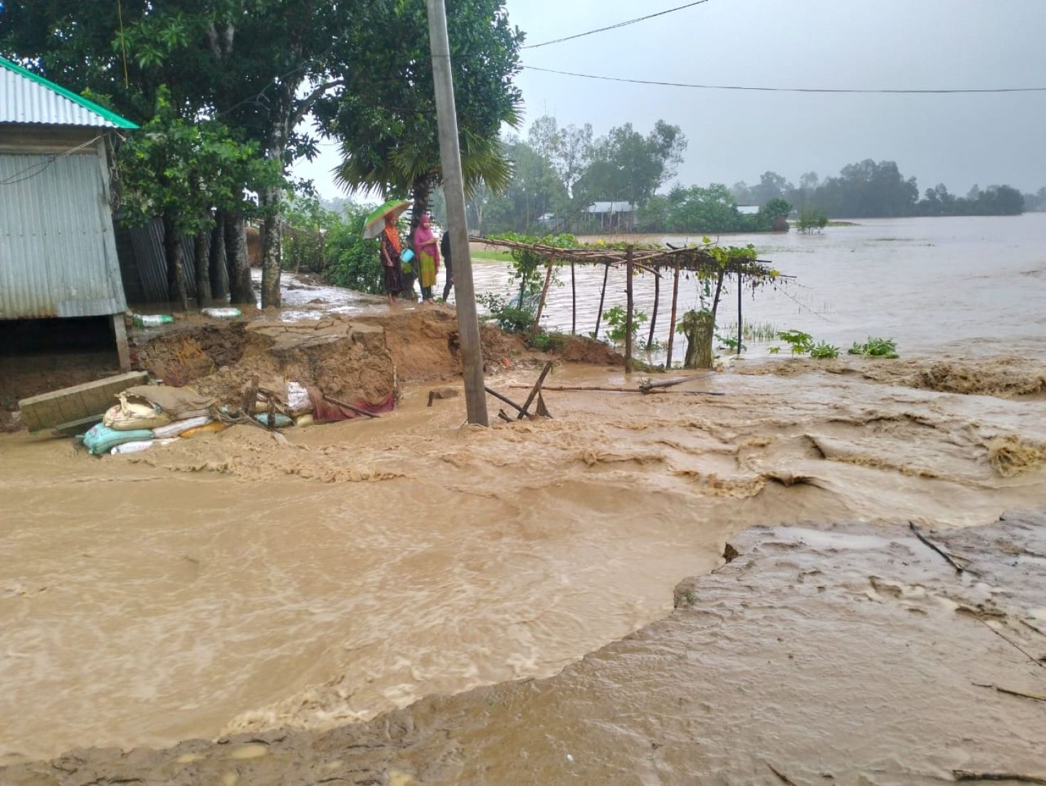 শেরপুরে ভয়াবহ বন্যার কবলে পড়ে মৃত্যুর সংখ্যা বেড়ে-৮