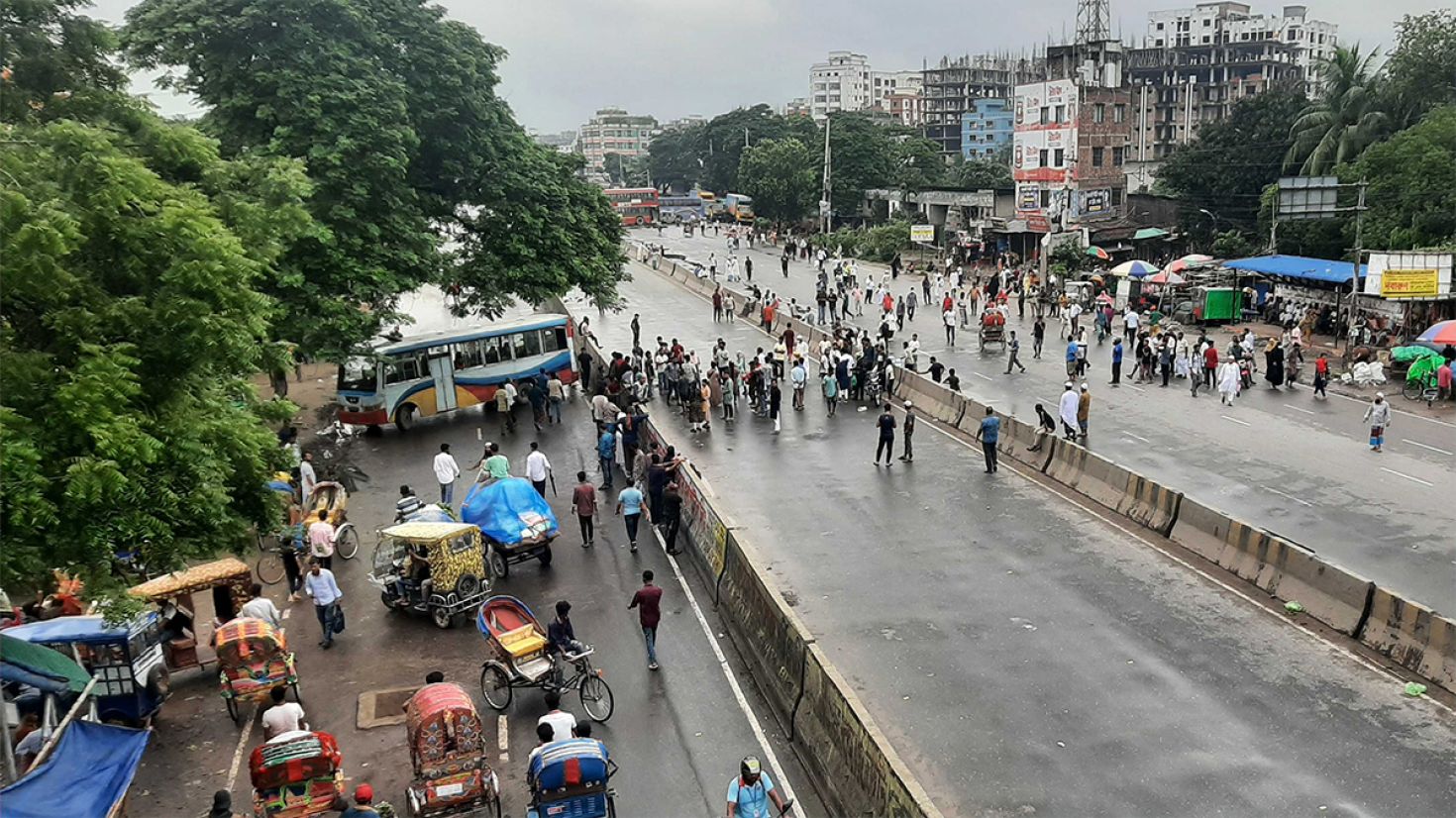 শিক্ষার্থীদের মারধর
মহাসড়কে বিক্ষোভ