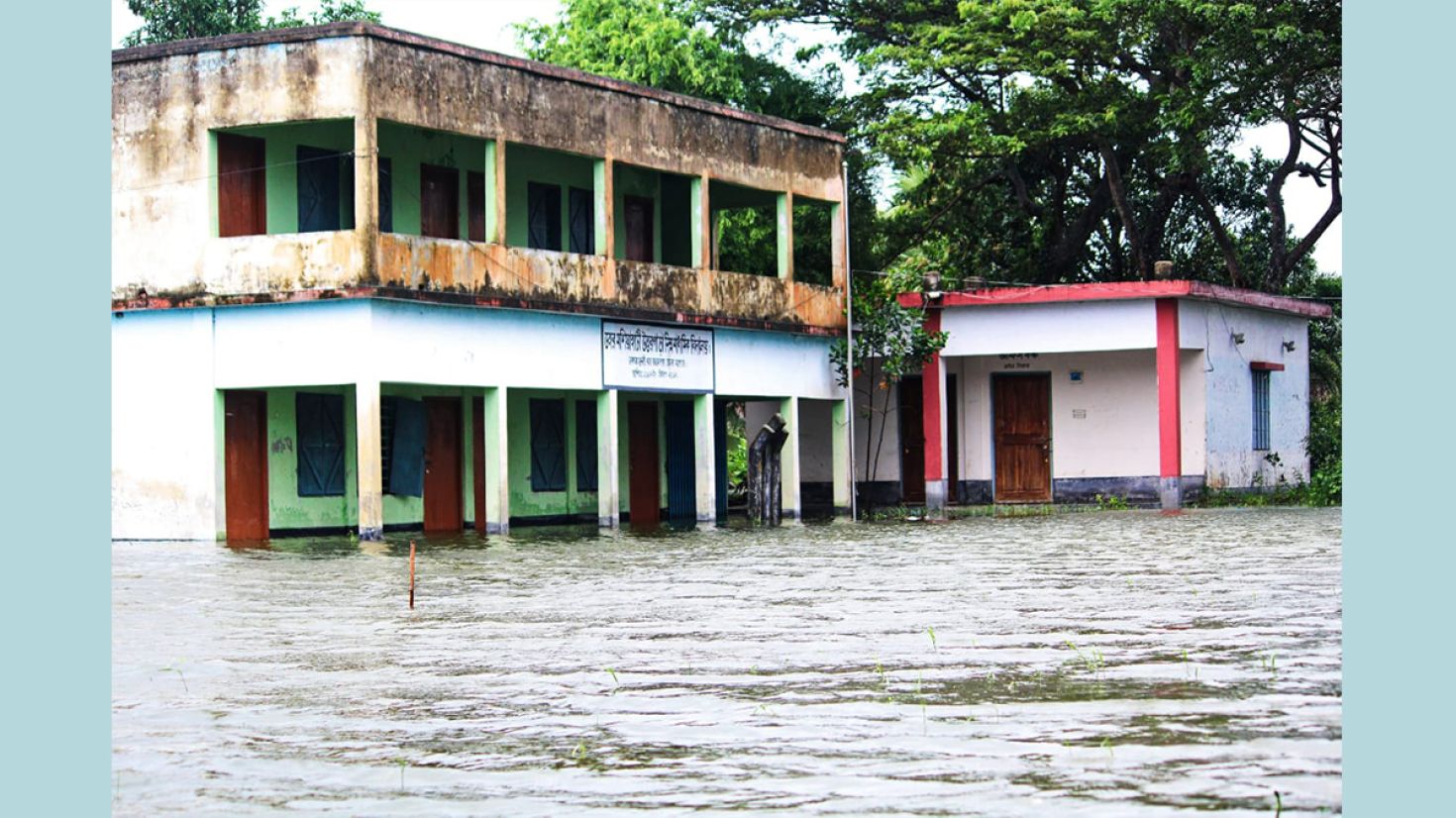 যশোরের ভবদহে জলাবদ্ধতা
বিপর্যস্থ জনজীবন