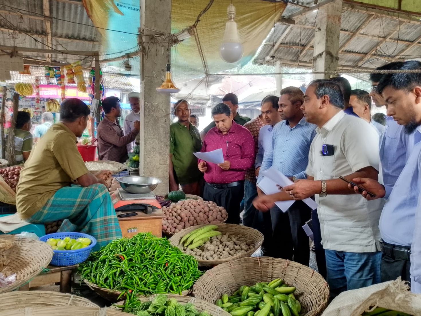 নিত্যপণ্যের মূল্য স্থিতিশীল রাখতে প্রশাসনের বাজার মনিটরিং