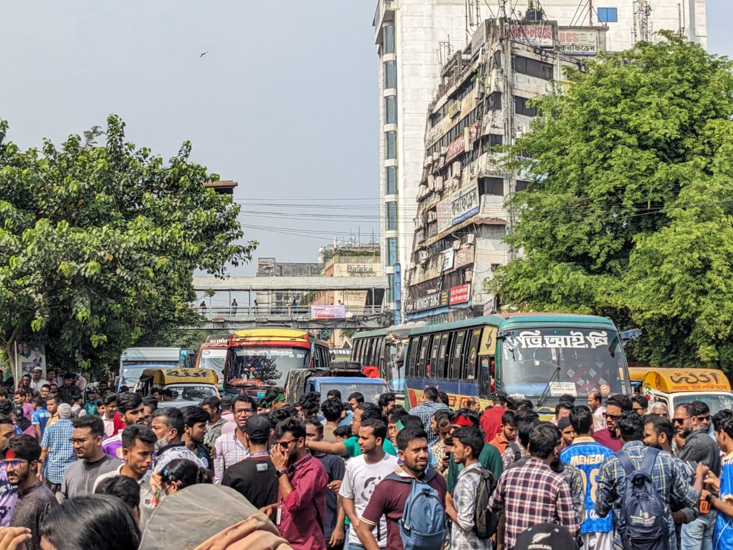 নীলক্ষেত-সাইন্সল্যাব মোড়ে ৭ কলেজের অবস্থান, তীব্র যানজট