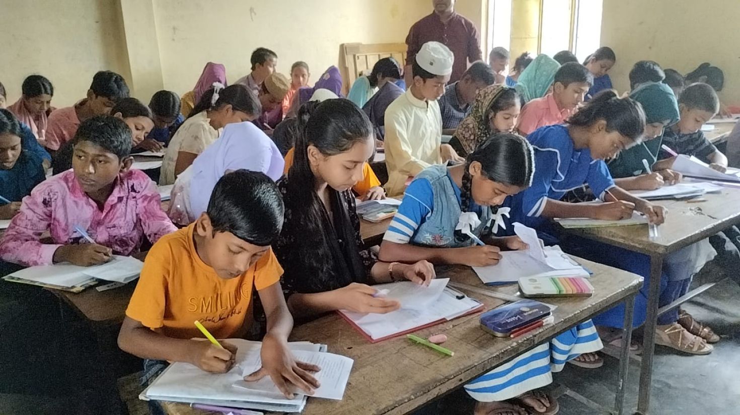 গাইবান্ধায় রংধনুর শিক্ষাবৃত্তি পরীক্ষা অনুষ্ঠিত