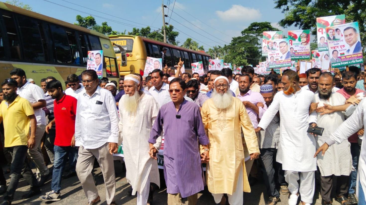 ডোনাল্ড ট্রাম্প নির্বাচিত হওয়ায় আওয়ামী লীগের খুশি হওয়ার কিছু নেই