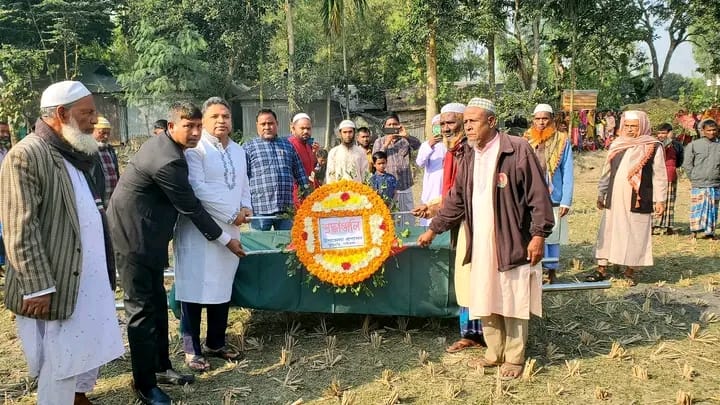 ফুলছড়িতে বীর মুক্তিযোদ্ধা সিরাজুল হক রাষ্ট্রীয় মর্যাদায় দাফন