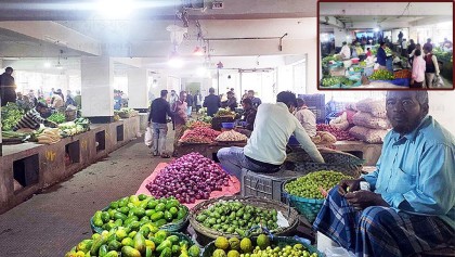 কাঁচাবাজারের দ্বিতীয় তলায় সবজি বাজার