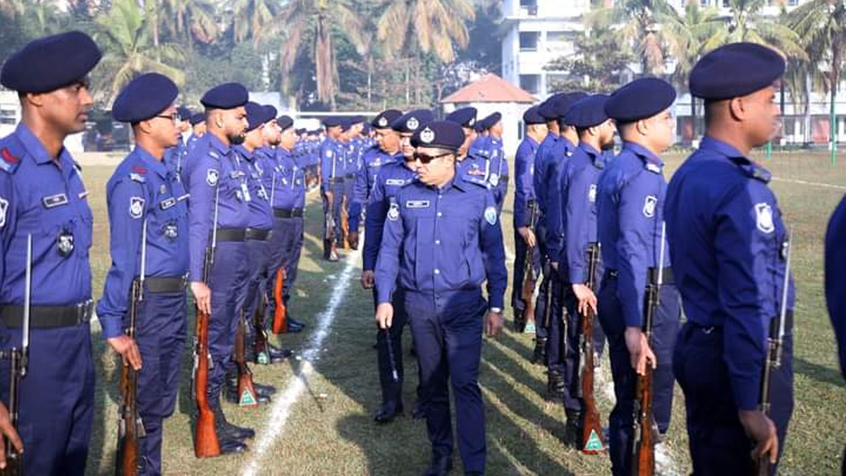 ফেনী জেলা পুলিশের সাপ্তাহিক মাস্টার প্যারেড অনুষ্ঠিত