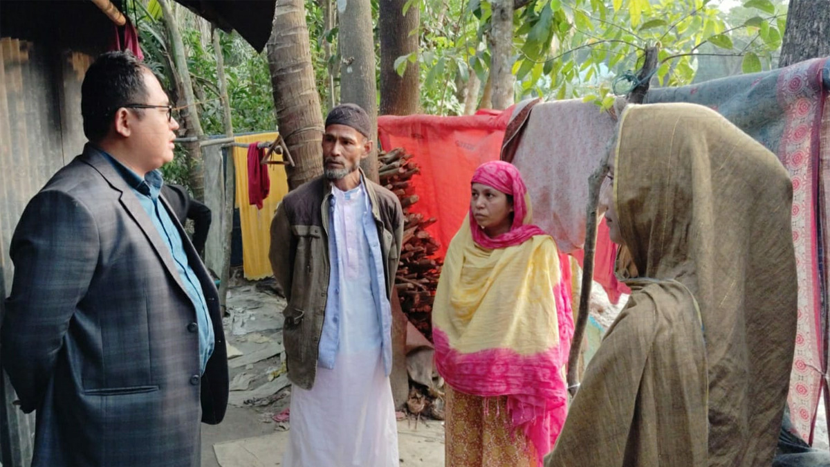 কনের বাড়িতে কাজির আগে উপস্থিত ইউএনও