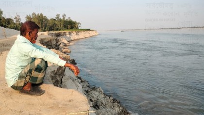 ‘নদী ভাঙার হাত থাকি হামাঘরোক বাঁচান’