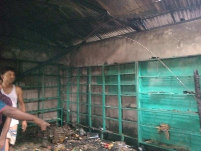 গাইবান্ধায় আগুনে পুড়লো ৫ দোকান; ৩০ লক্ষাধিক  টাকার ক্ষতি