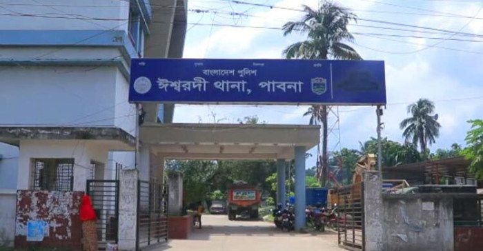 পাবনায় সড়ক দুর্ঘটনায় নিহত ৩
