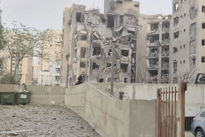 যুদ্ধবিরতি ঘোষণার পর ইসরায়েলে ইরানের হামলা, নিহত ৩