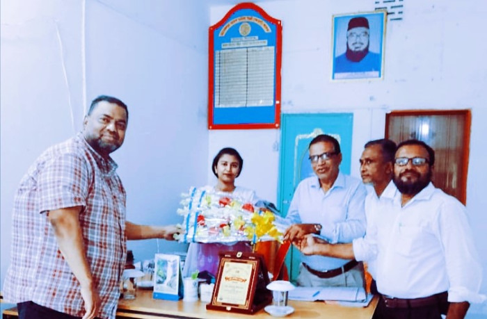 হোসেনপুর আদর্শ মহিলা ডিগ্রি কলেজের এডহক কমিটির সভা