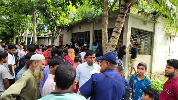 ঈশ্বরগঞ্জে গলাকাটা মরদেহর রহস্য উদঘাটনে পুলিশ