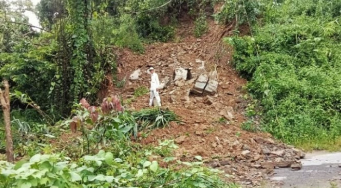 সাজেকে পাহাড় ধস, আটকা ৪ শতাধিক পর্যটক