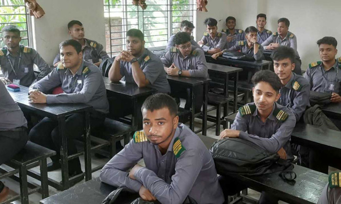 মাইলস্টোনে শুরু হয়েছে পাঠদান