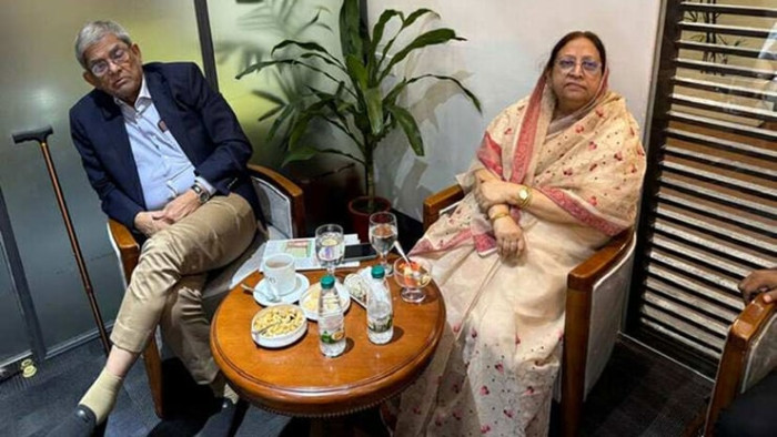 চিকিৎসার জন্য সস্ত্রীক ব্যাংকক গেলেন মির্জা ফখরুল