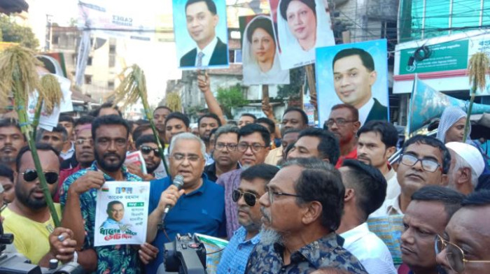 তারেক রহমানের পক্ষে ভোট চেয়ে গণসংযোগে ভিপি সাইফুল ইসলাম