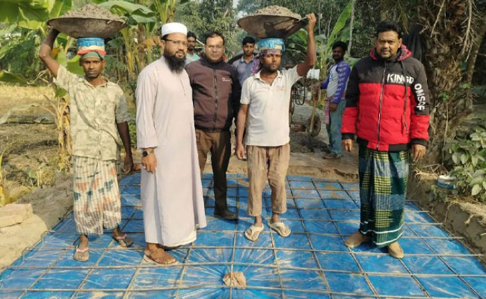 মান্দায় আরসিসি ঢালাই রাস্তা নির্মাণের উদ্বোধন