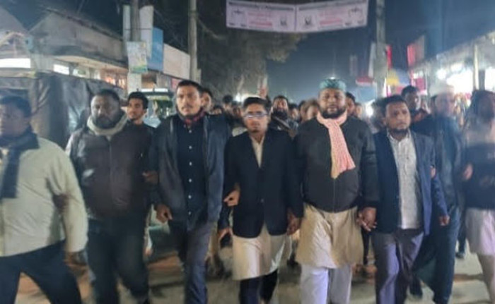 হাদির ওপর হামলার প্রতিবাদে সুন্দরগঞ্জে বিক্ষোভ