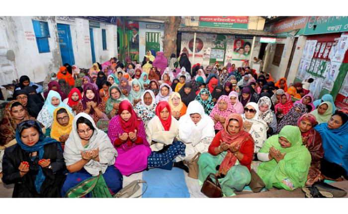 বগুড়ায় খালেদা জিয়ার সুস্থতা কামনায় দোয়া মাহফিল