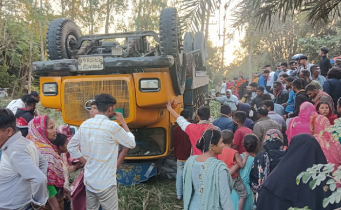 নওগাঁয় ট্রাক চাপায় নিহত ১