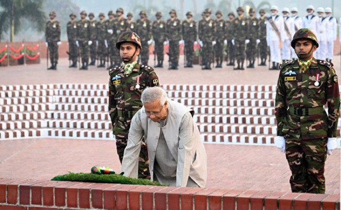 জাতীয় স্মৃতিসৌধে প্রধান উপদেষ্টার শ্রদ্ধা নিবেদন