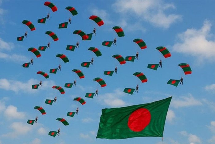 বিজয় দিবসে পতাকা হাতে প্যারাস্যুটিংয়ে বিশ্বরেকর্ড বাংলাদেশের