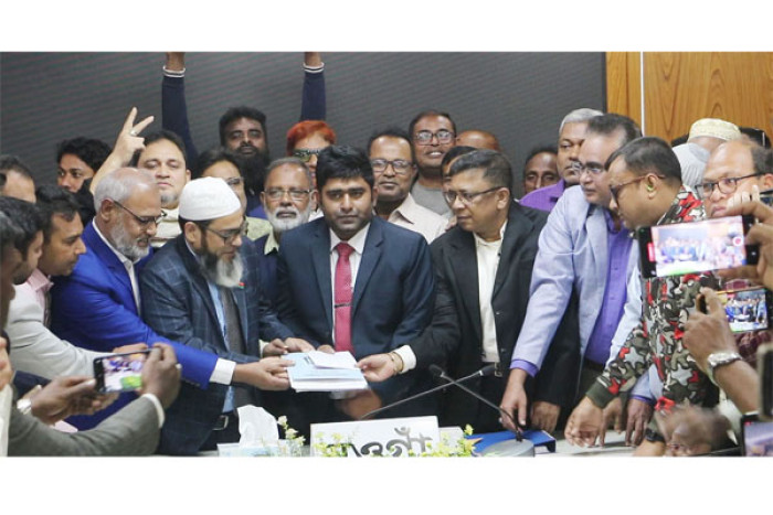 নওগাঁ-৫ আসনে বিএনপি প্রার্থীর পক্ষে মনোনয়ন ফরম উত্তোলন