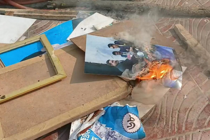 নওগাঁয় জাতীয় পার্টির মিটিং পন্ড-অফিস ভাংচুর করলো ছাত্র-জনতা