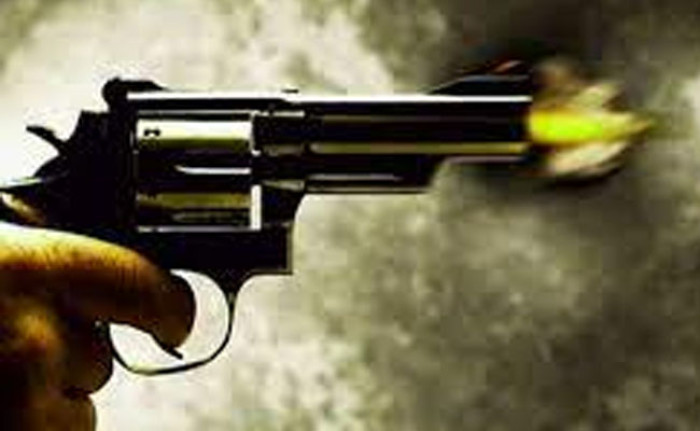 খুলনা মহানগরীতে দুর্বৃত্তের গুলিতে আহত ১