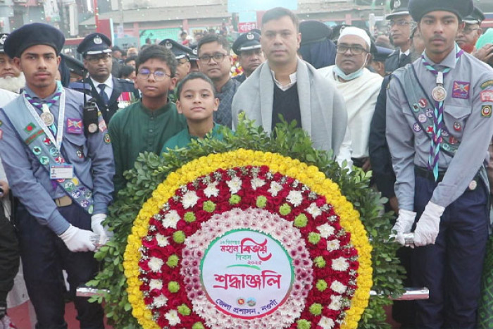  নওগাঁয় বীর শহীদদের প্রতি সর্বস্তরের মানুষের শ্রদ্ধা