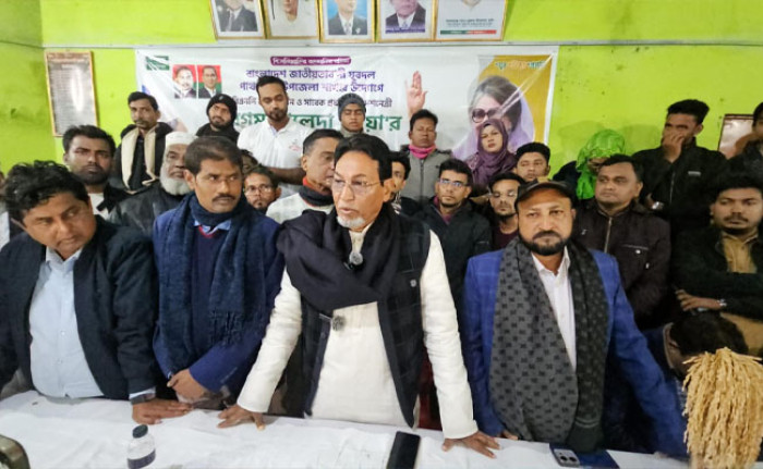  ইউএনও'র অপসারণ দাবিতে পাথরঘাটায় বিএনপি প্রার্থীর নেতৃত্বে বিক্ষোভ