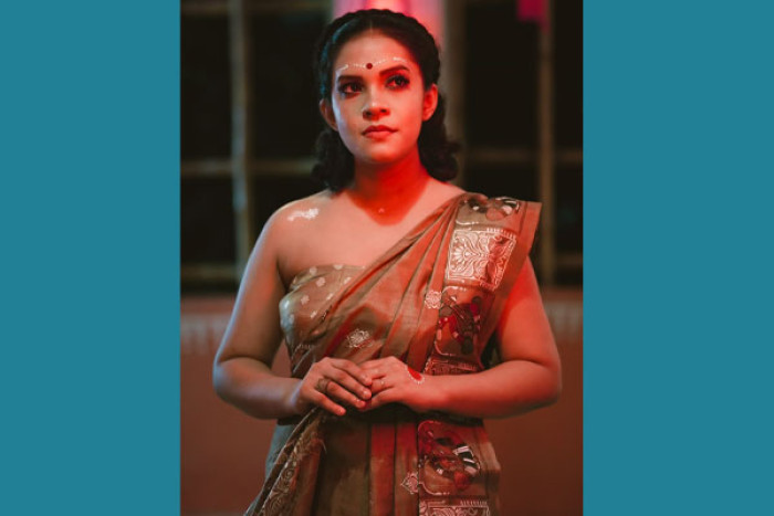 ঐতিহ্যের পথে ফিরে "সাবেকী" সাজে জ্যাকলিন