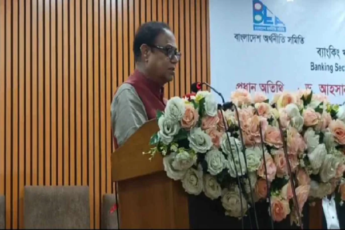 সুশাসনের অভাবে ব্যাংকিং খাত ধ্বংসের মুখে: গভর্নর